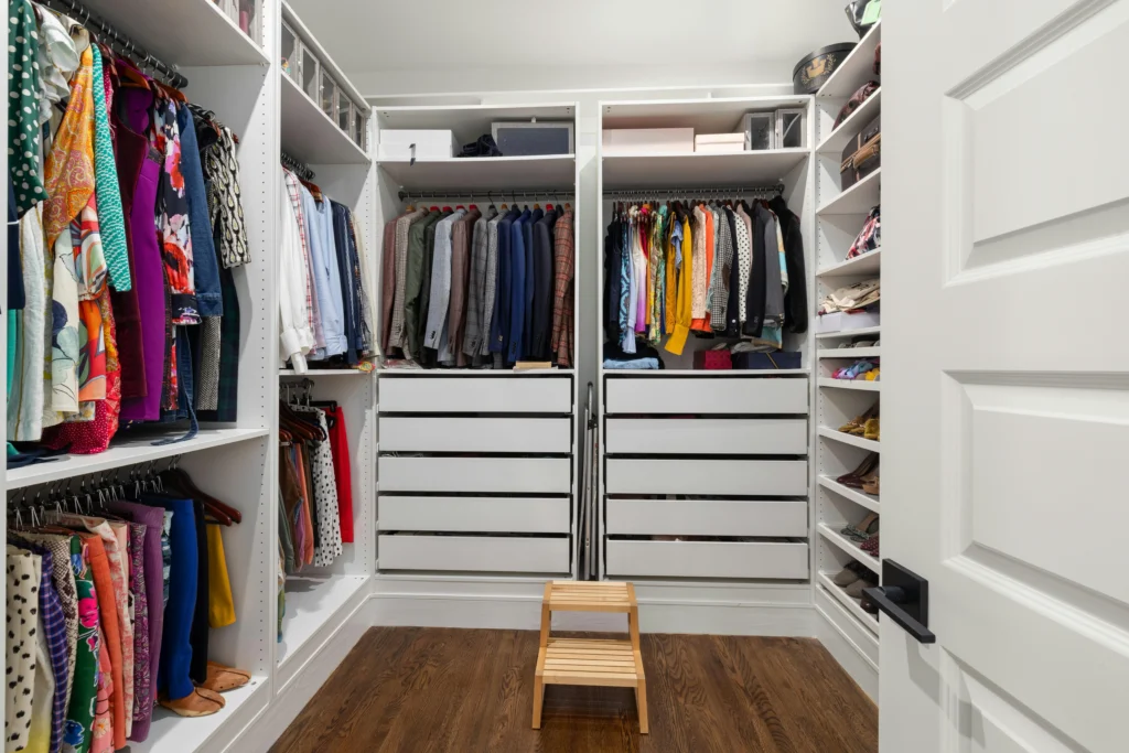 The space-wasting problem in poor closet design.